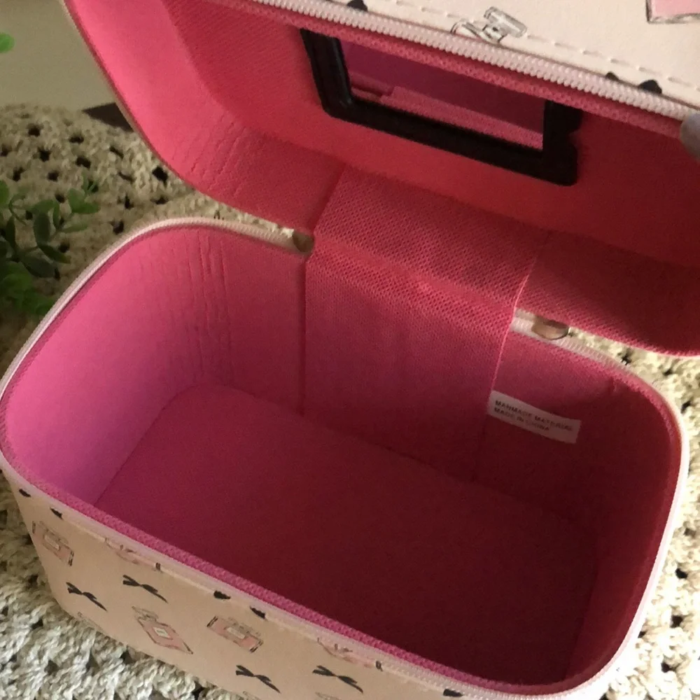 Blush Crush BOWS & PERFUME Hard Train Make Up Cosmetic Travel Case